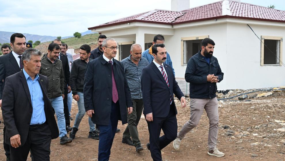 Vali Seddar Yavuz konutları inceledi