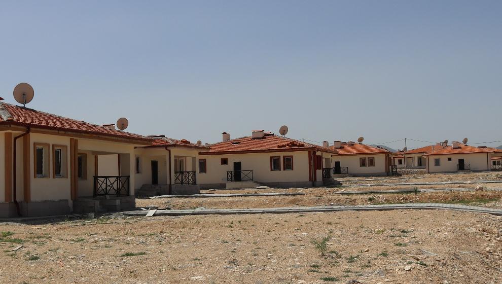 Malatya'da fıkralık olay: Kuralar bir yıl önce çekildi, evler ne bitti ne de teslim edildi!