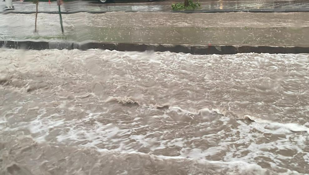 Malatya'yı sel götürdü, altyapı çöktü, rögarlar patladı... MBB Başkanı Sami Er, 