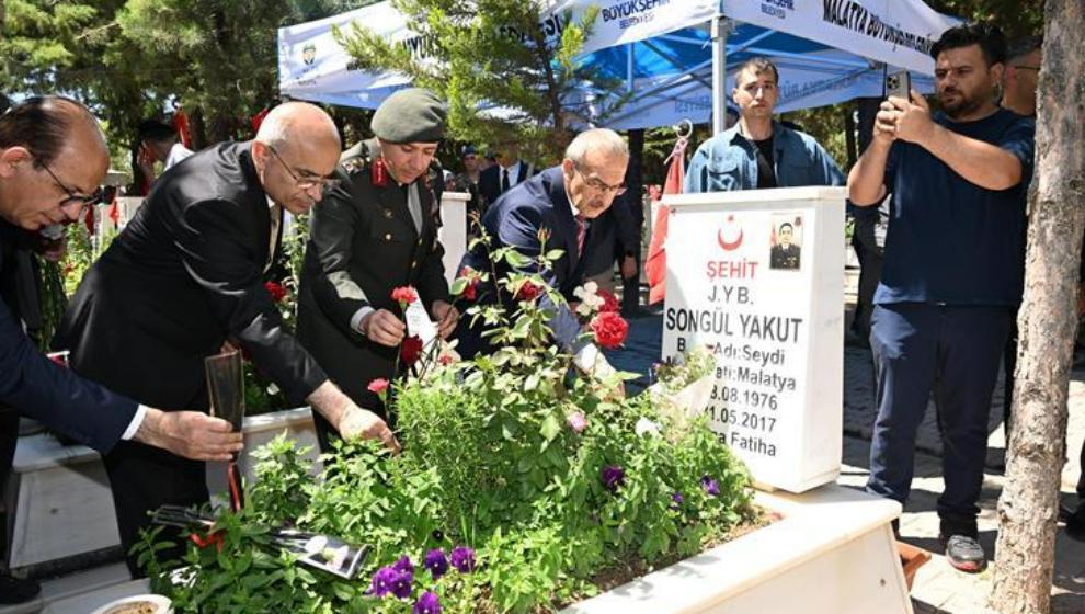 Malatya Şehitliğine anlamlı ziyaret