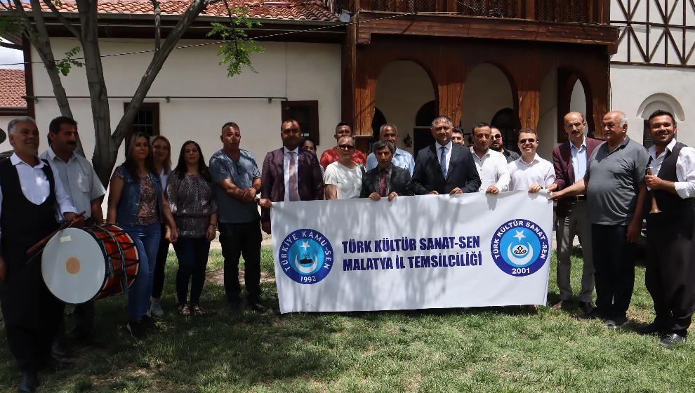 Malatya’da bu sendika mutluluktan halay çekti!