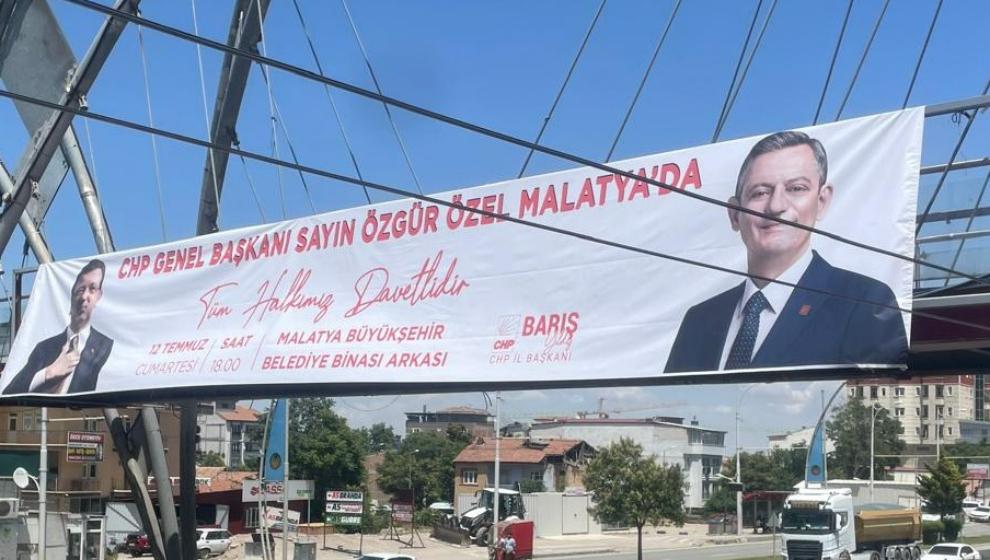 CHP lideri Özgür Özel'in resminin yer aldığı pankartlara saldırı