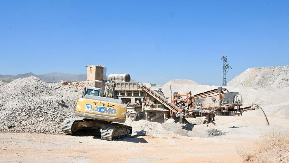 Yeşilyurt Belediyesi'nde Çınar skandalı: Giderayak kiraya verdi, belediye geri aldı!