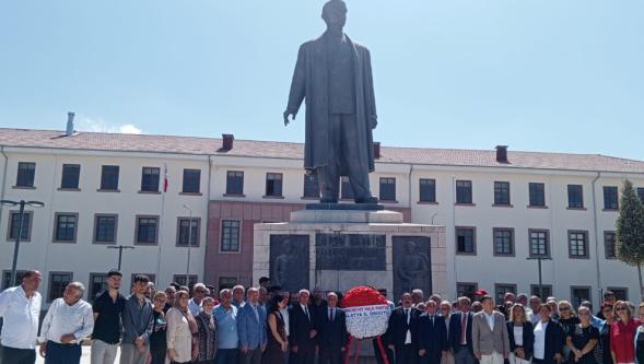 CHP, Malatya'da ‘demokrasi ve faşizm' vurgusuyla 102'incü yılını kutladı