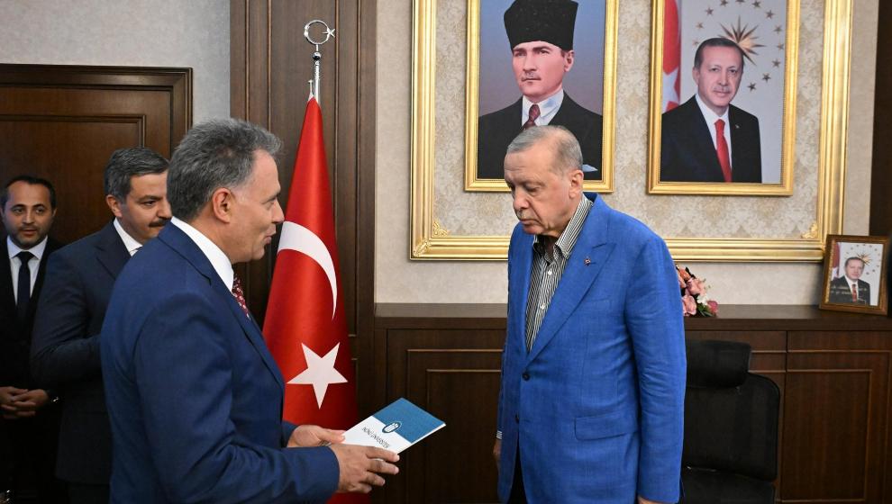 İnönü'de ağır hasar alan fakültelerin projeleri Cumhurbaşkanı Erdoğan'a verildi