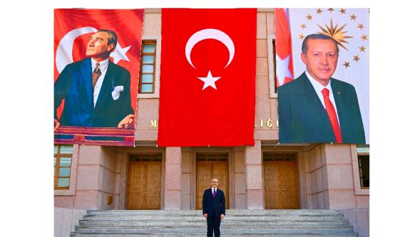 Atatürk'ün posteri neden Malatya Valiliği'nde asılı değildi?