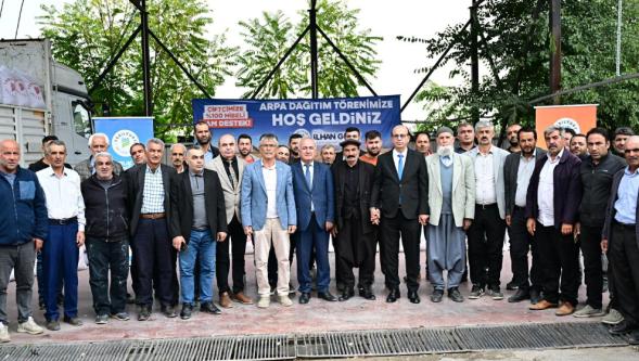 Yeşilyurt Belediyesi, küçükbaş hayvan yetiştiricilerine 50 ton arpa desteği sağladı