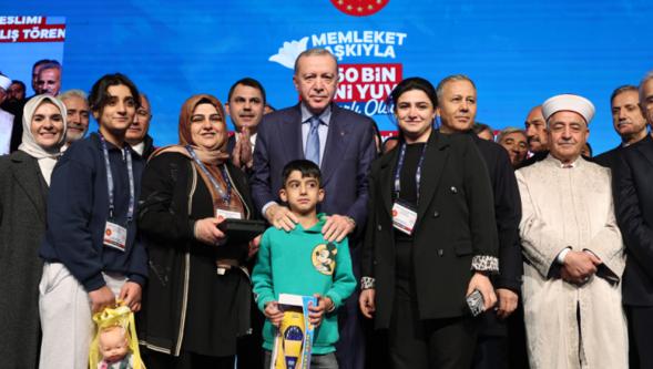 Cumhurbaşkanı Erdoğan: "50 bininci yuvamızın anahtarlarını teslim etmenin gururunu yaşıyoruz"