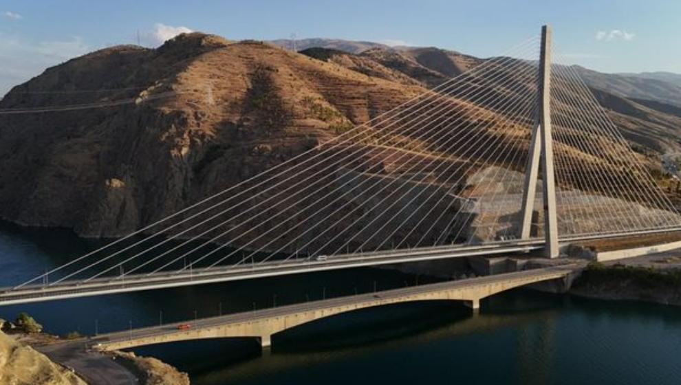 Bakan Malatya ile Elazığ arasındaki dünyanın en iyisini paylaştı