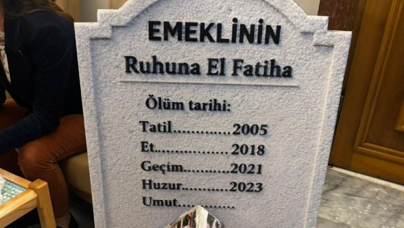CHP'li Ağbaba'dan AK Partili vekillere: "Tabuta vampirler saldırır"