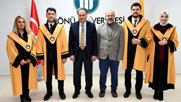 İİBF akademisyenleri cübbe giydi