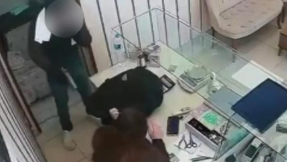 Kuyumcuyu soymak istedi, kaçtı, yakalandı!