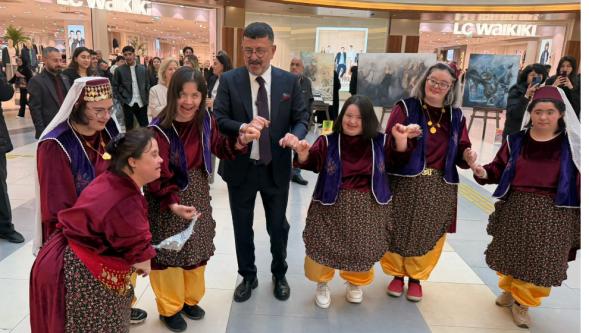 Ağbaba, özel çocuklarla bir araya geldi, halay çekti!