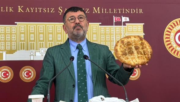 CHP'li Ağbaba: "Emekli ikramiyesinden 40 pide çalındı"