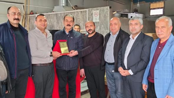 Malatya'da örnek esnafa teşekkür plaketi