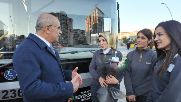 MBB Başkanı Sami Er, 8 Mart'ta kadınların yüzünü güldürdü