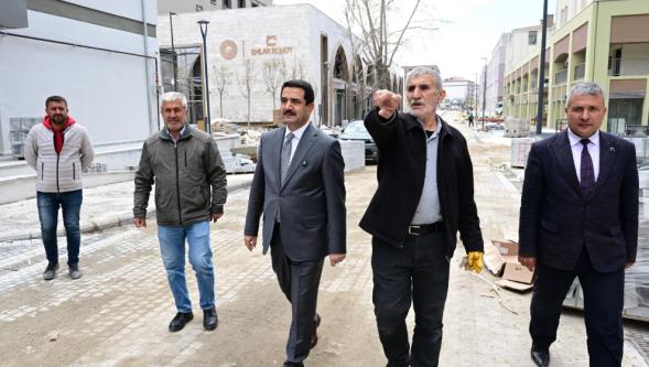 Battalgazi Belediyesi Akpınar Çarşısı'ndaki dükkânları temizledi
