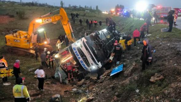 Malatya'da otobüs şarampole devrildi: 3 ölü, 41 yaralı!